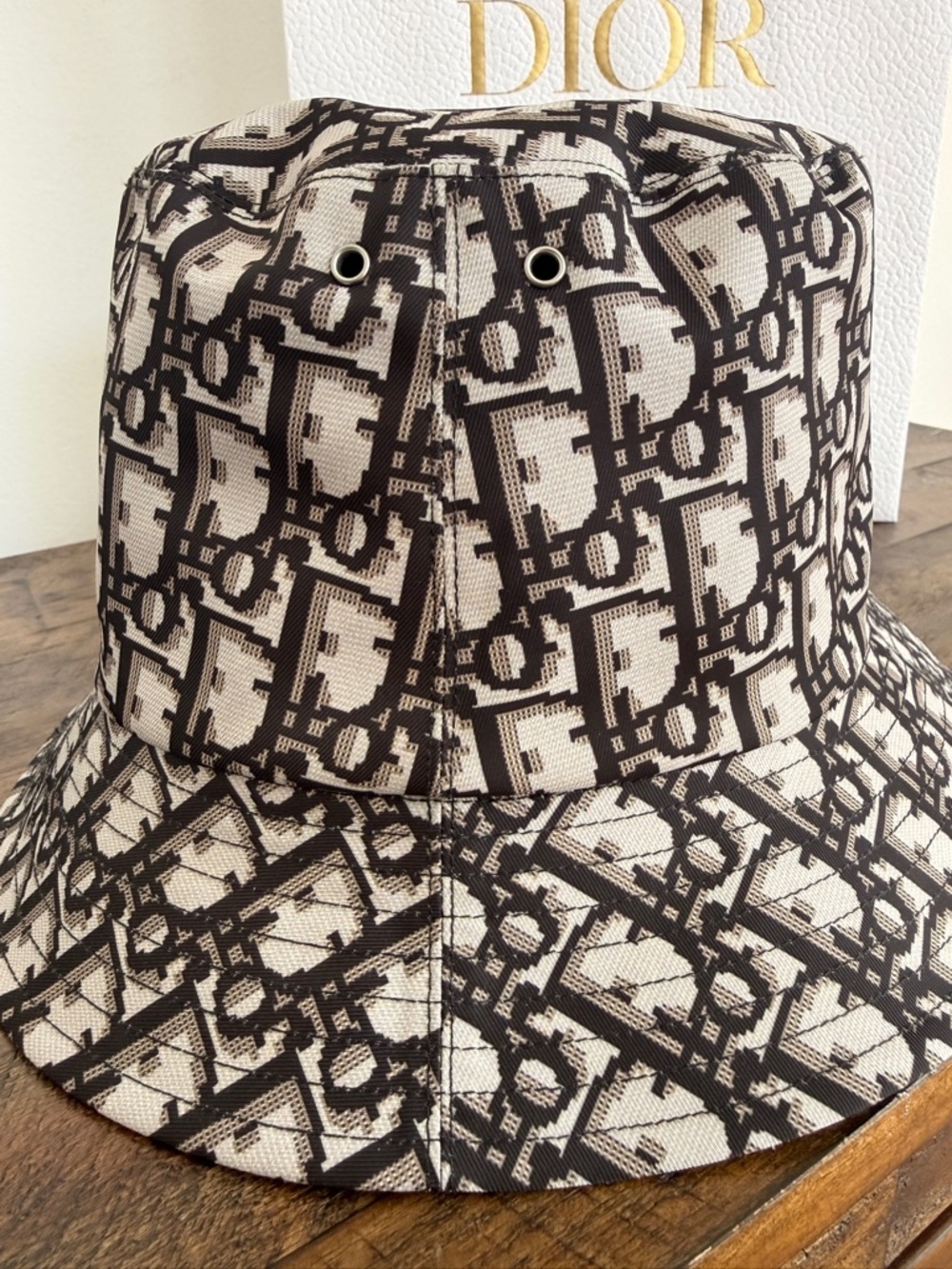 Christian Dior 100% authentic Dior Logo Reversible Oblique Monogram Bucket Hat - Picture 5 of 13